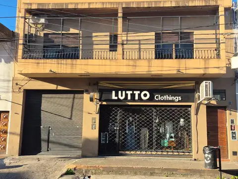 CASA CON GALPON Y LOCAL SOBRE AVENIDA