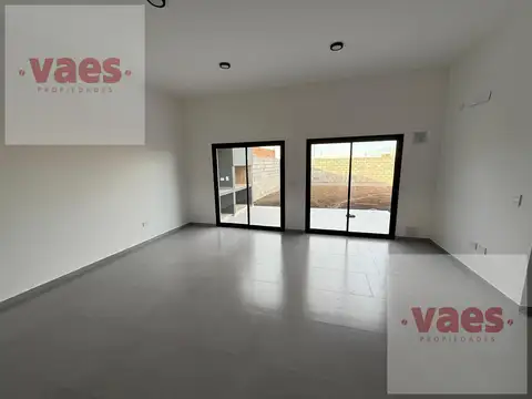 Casa 4 ambientes con 2 baños