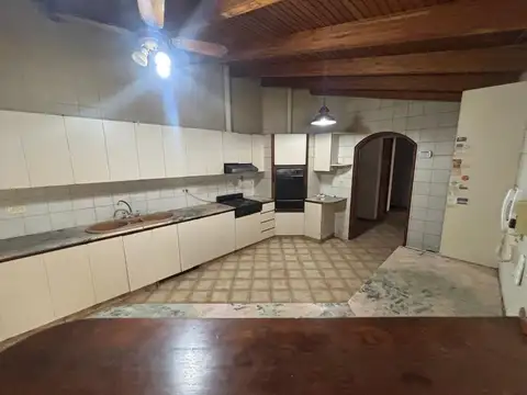 Casa 7 ambientes con 3 baños
