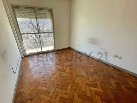 VENTA DEPARTAMENTO 4 AMBIENTES + DEPENDENCIA BALCON TOILLETE LAV. APTO CREDITO FLORESTA/VELEZ SARSFI