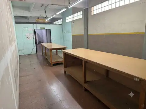 Oficina en Alquiler con 2 cocheras