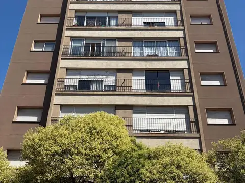 PLAZA MITRE - La Rioja 2301 - 3 amb impecable, baño, toilette. TODO LUZ