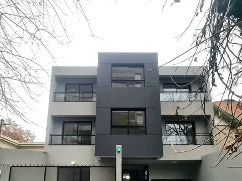 MONOAMBIENTE EN 2° PISO, INTERNO 21M2.
