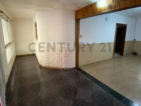 Casa 6 ambientes con 2 baños