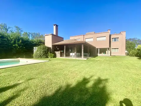 Casa en Venta en Funes, USD 850.000