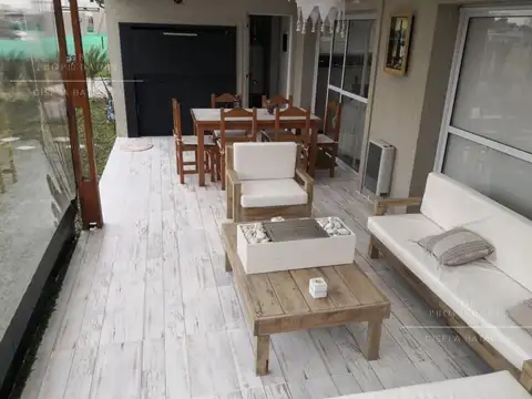 Casa 4 ambientes con 2 baños
