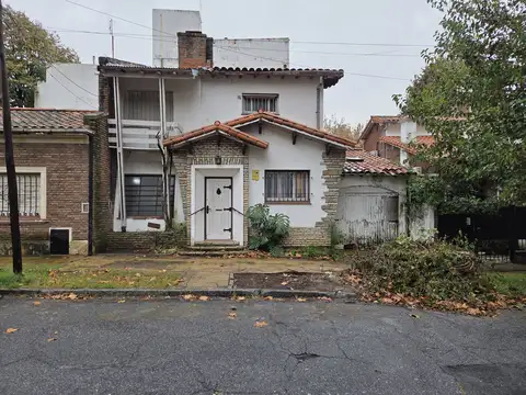 Casa tipo Chalet a refaccionar Barrio Quinta Presidencial
