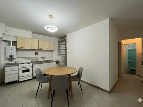 VENTA - Departamento de 1 dormitorio   comodin y patio. Martin, Rosario.