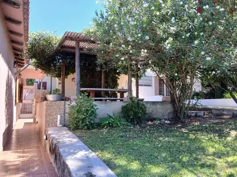Casa en Venta con 4 cocheras