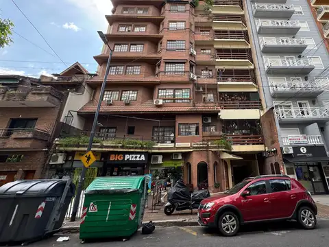 3 AMBIENTES ESTILO CHALET COCHERA BAULERA A 2 C SUBTE B Y FF CC MITRE DORMITORIO EN SUITE COCINA INDEP. UN SEGUNDO BAÑO COMPLETO JARDÍN