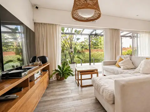 Casa en Venta con 3 cocheras