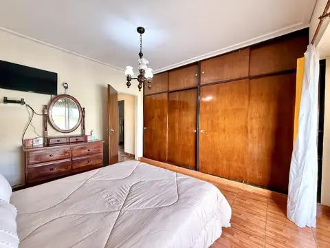 Casa 6 ambientes con 3 baños