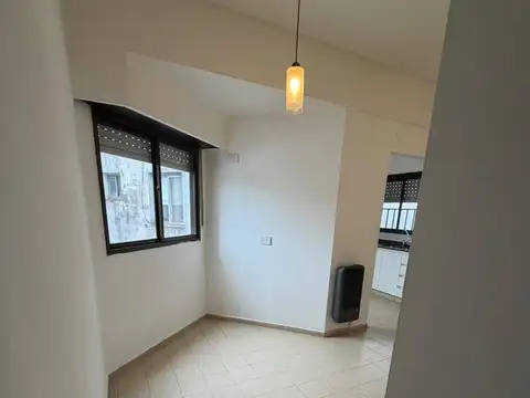 Depto Tipo Casa en Alquiler en Banfield, $ 600.000