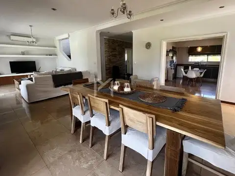 Casa en Alquiler Temporal con 1 cochera