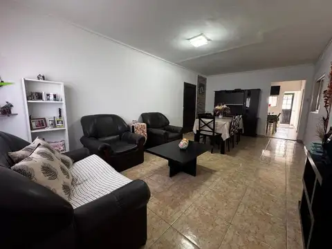 Casa 5 ambientes con 1 baño