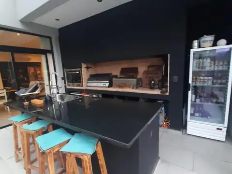 Casa en Venta con 5 cocheras