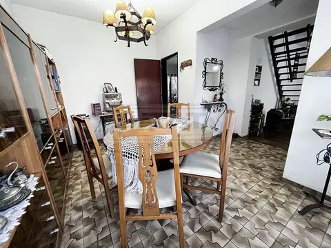 Depto Tipo Casa 5 ambientes con 2 baños