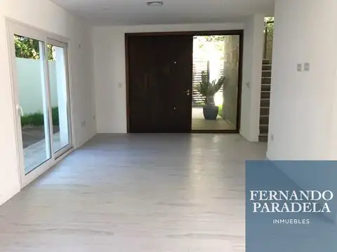 Casa en Venta con 2 cocheras