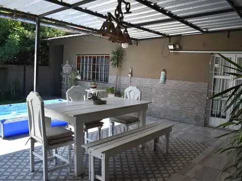 Casa 4 ambientes +  Depto 2 amb en VENTA