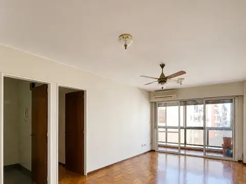 Venta | 4 Ambientes al Frente con Balcón, Cochera y Baulera – Caballito