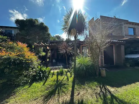 Casa en Venta con 4 cocheras