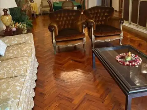 Piso de 5 dormitorios - Pelllegrini 1500