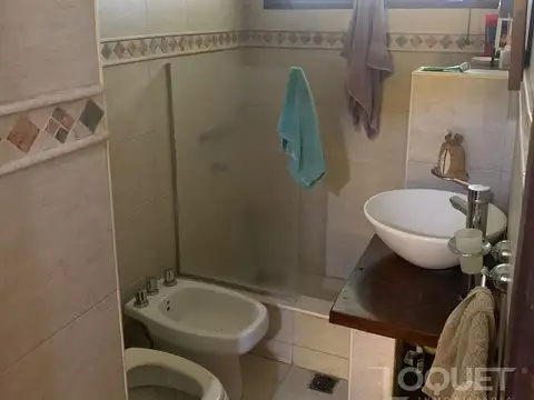 Casa con piscina en venta, a metros de la Ruta 2 en Arroyo Aguiar