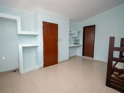 CASA EXCLUSIVA CON PILETA EN 7 JEFES