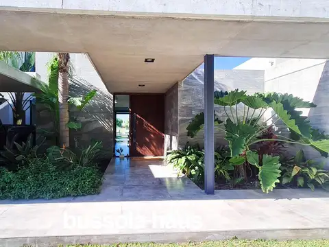 Casa 6 ambientes con 4 baños