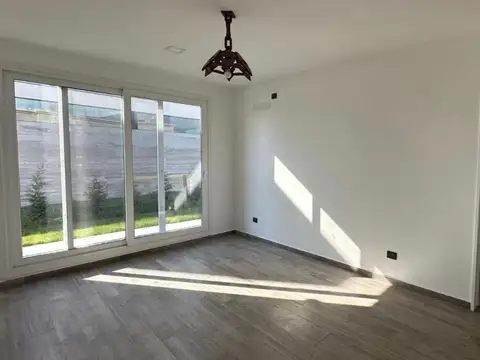 Casa en Alquiler en El Naudir, USD 1.400
