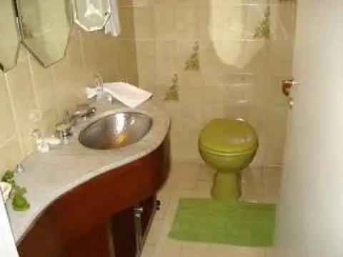 Casa en Venta con 3 cocheras