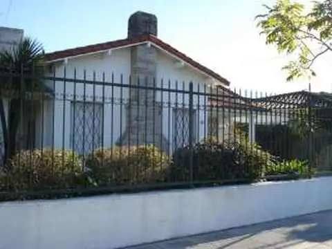 CHALET 5 DORMIT C/EXCELENTE UBICACION 