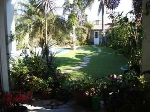 CHALET 5 DORMIT C/EXCELENTE UBICACION 