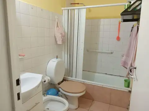 VENTA CASA EN B° CESAR CAMPOS, CALETA OLIVIA