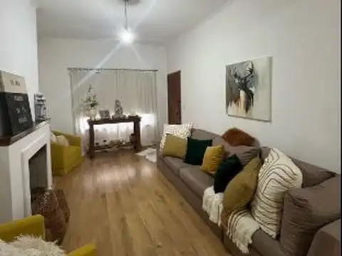 Casa 5 ambientes con 2 baños