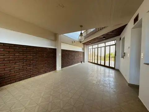 CASA 3 DORMITORIOS EN AVENIDA PIEDRABUENA