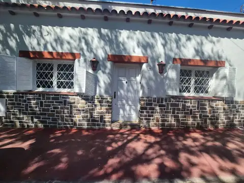 IMPECABLE CASA EN ALQUILER COMERCIAL– B° BOMBAL