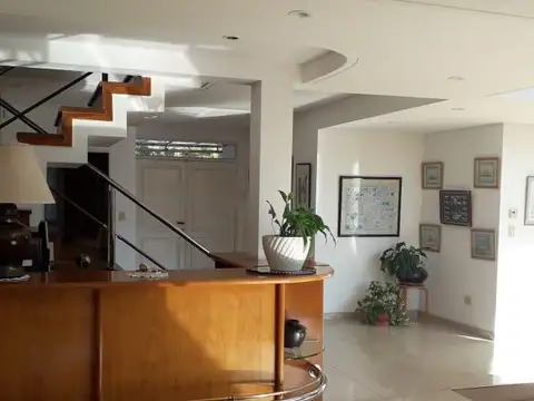 Casa 7 ambientes con 4 baños