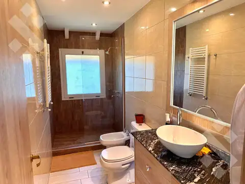 Venta casa - Apta Credito - 3 dormitorios - Bº Peñon del Lolog - San Martin de los Andes