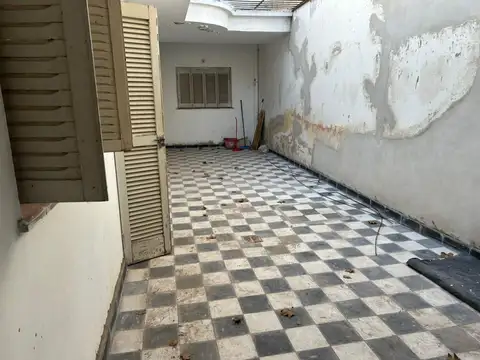 Casa 4 ambientes con 1 baño