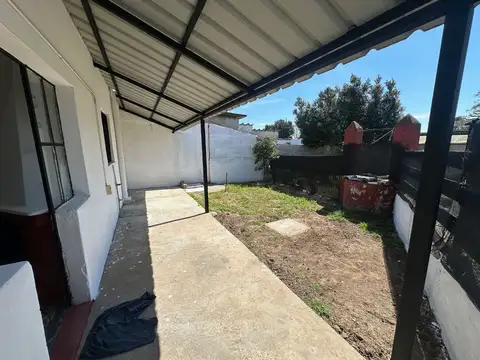 Casa 4 ambientes con 1 baño