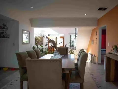 CASA EN VENTA 6 AMBIENTES