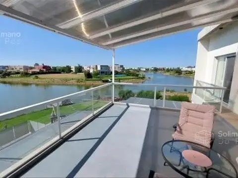 Casa 5 ambientes con 4 baños