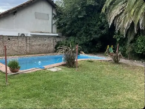 Casa Quinta con Patio Grande, Parque y Pileta