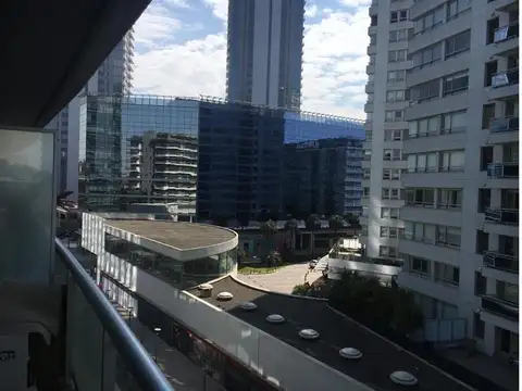 Ambiente Amplio en Puerto Madero con cochera