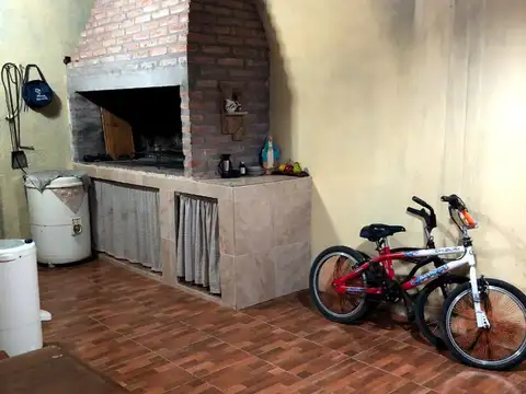 Casa 5 ambientes con 1 baño