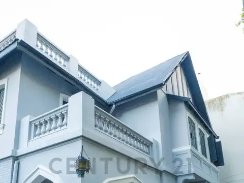 Casa en Venta con 3 cocheras