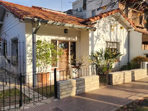 MARTINEZ PH AL FRENTE 3 AMBIENTES , PEQUEÑO PATIO Y TERRAZA  MUY BUEN ESTADO