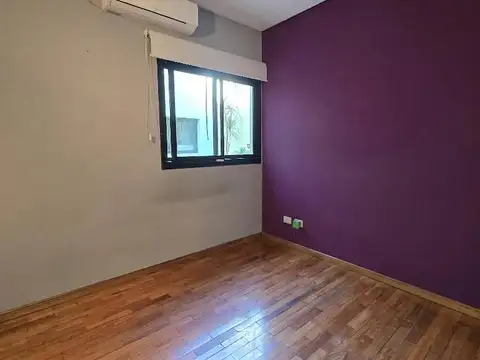 Casa en Alquiler con 2 cocheras