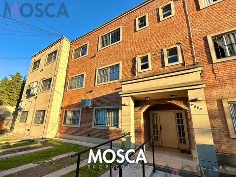 DOS AMBIENTES CON COCHERA EN VENTA MORENO CENTRO